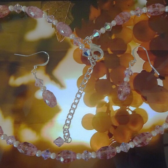 Petite handmade Mediterranean necklace/earring set in two stylish colors - Picture 5 of 12